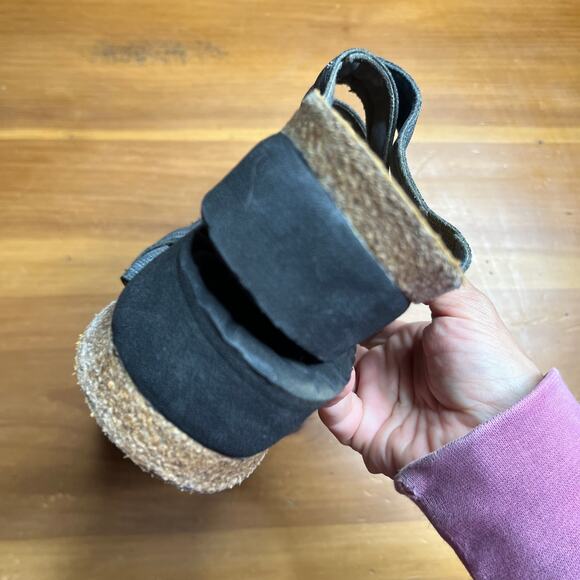 Naot Women's Naomi Gray Tan Black Slip On Criss Cross Wedge Sandal Size 41 - Picture 6 of 7